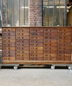 Grand meuble de métier – enfilade à tiroirs en bois