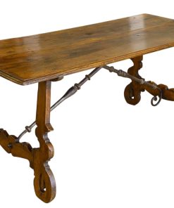 Grande table espagnole en noyer du 18ème siècle